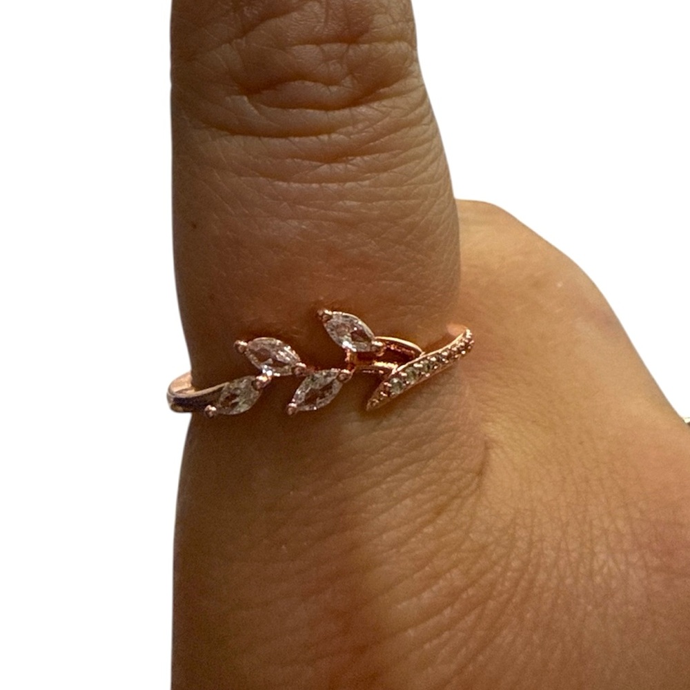 Rose Hold Ring - Size 8